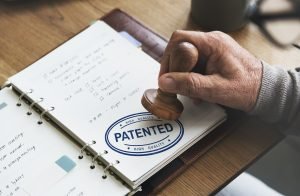 Patentear marca é a mesma coisa de registrar a marca?